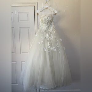 Ivory Floral Appliqués Strapless Ballgown Wedding Dress (see measurements)